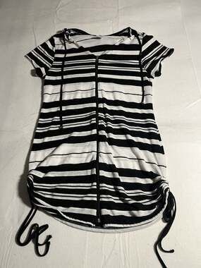 Dotti Womens Size S Black White Striped Hooded Zip Front Ruched Dress